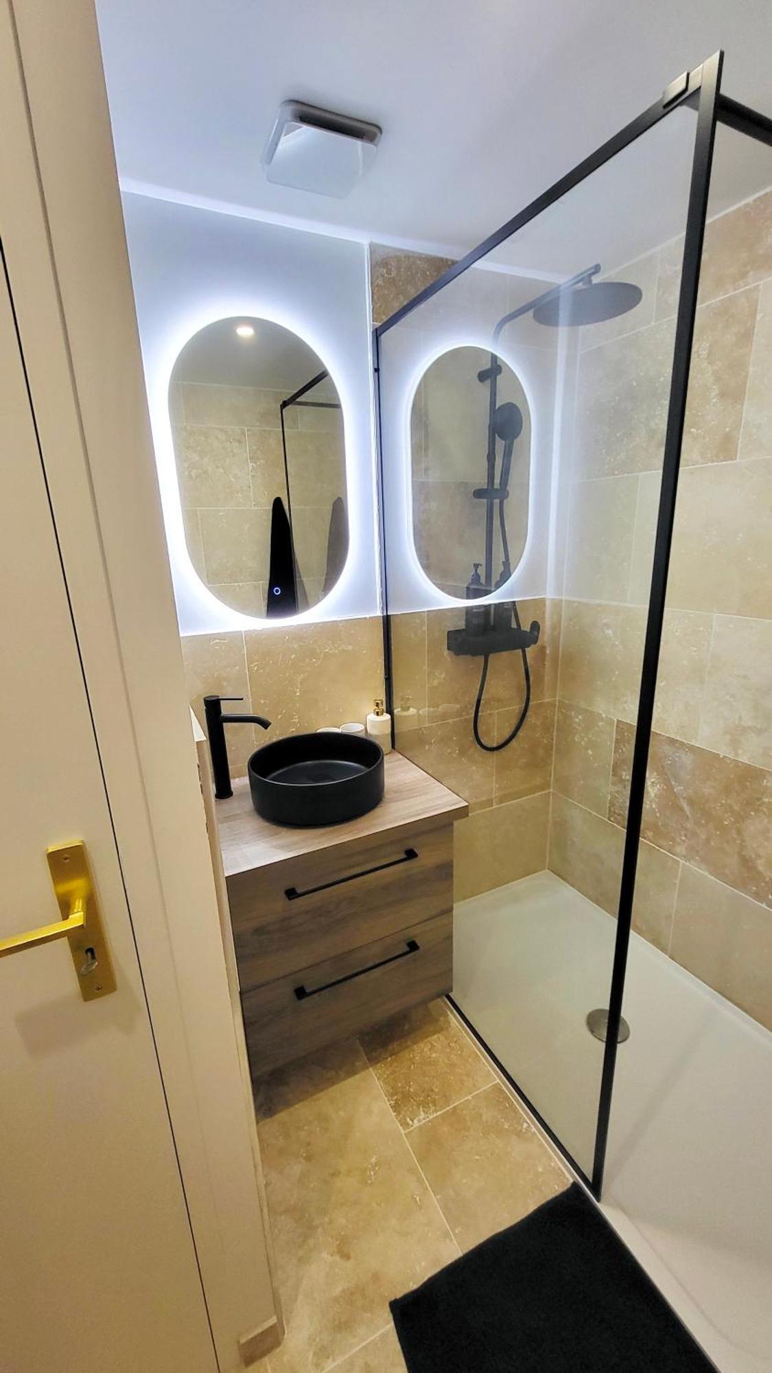 - La Suite Delos - Jacuzzi 2 Places - Centre Ville A Pied - Lit Queen Size - Parking Privee - Wifi - City Center Within Walking Distance - Quimper Esterno foto