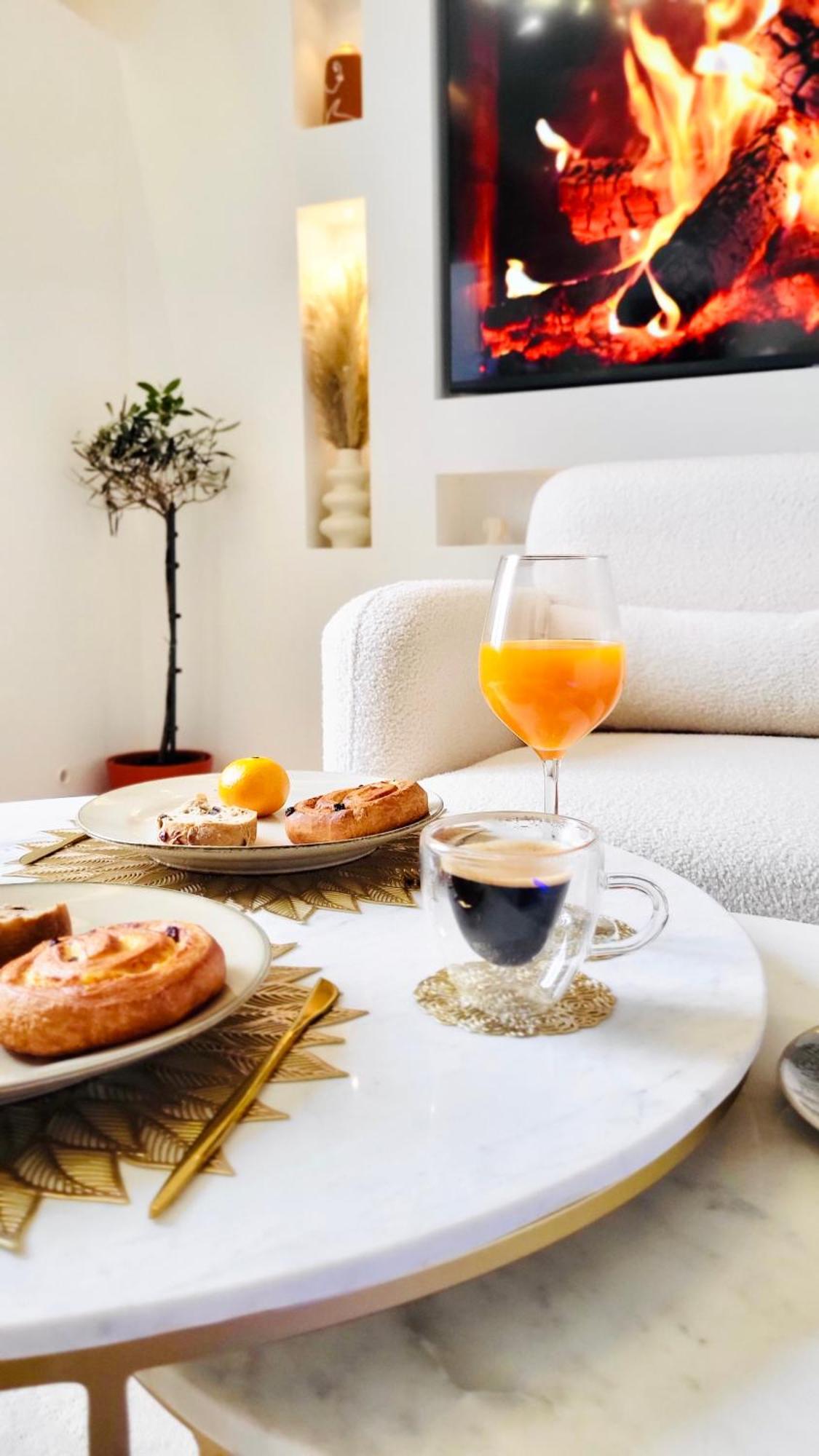 - La Suite Delos - Jacuzzi 2 Places - Centre Ville A Pied - Lit Queen Size - Parking Privee - Wifi - City Center Within Walking Distance - Quimper Esterno foto