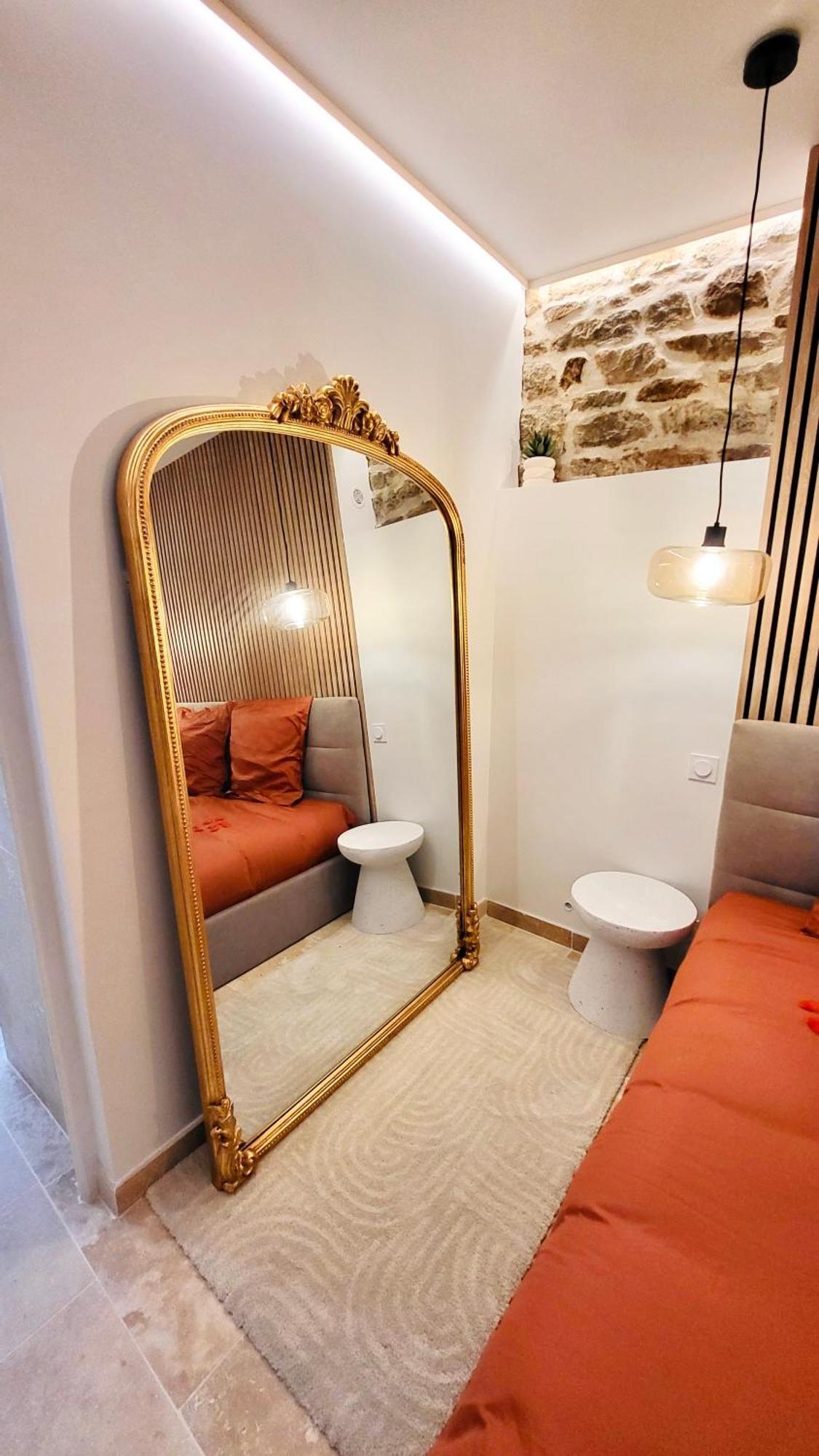- La Suite Delos - Jacuzzi 2 Places - Centre Ville A Pied - Lit Queen Size - Parking Privee - Wifi - City Center Within Walking Distance - Quimper Esterno foto