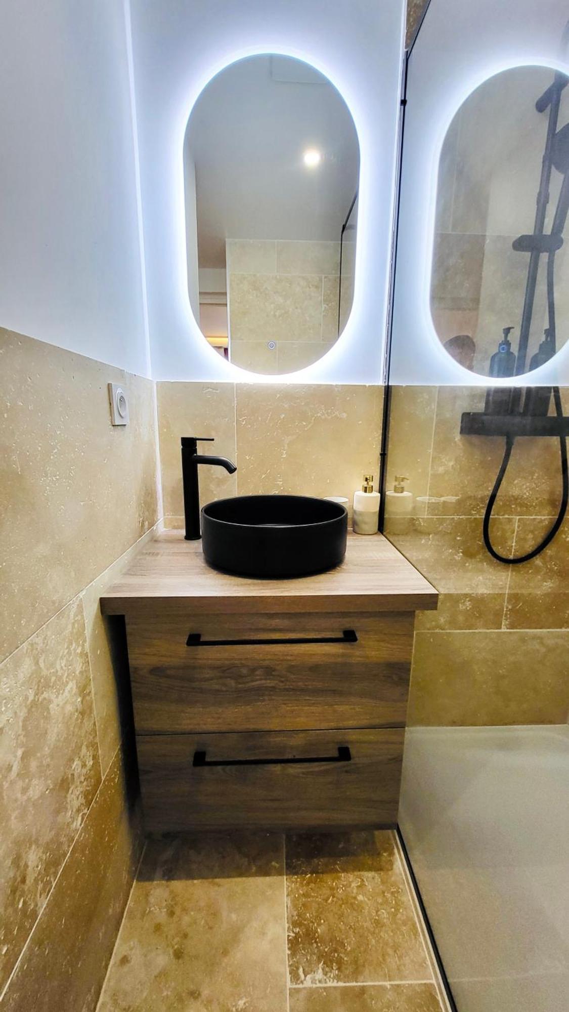 - La Suite Delos - Jacuzzi 2 Places - Centre Ville A Pied - Lit Queen Size - Parking Privee - Wifi - City Center Within Walking Distance - Quimper Esterno foto
