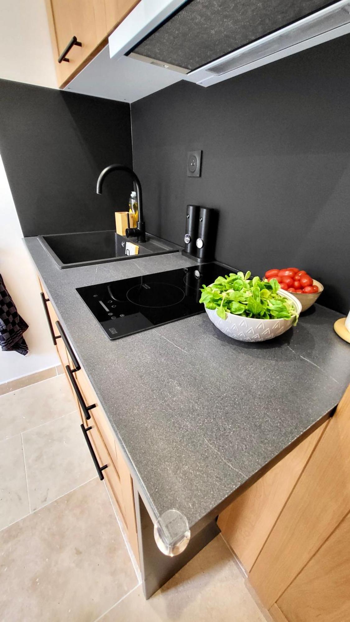 - La Suite Delos - Jacuzzi 2 Places - Centre Ville A Pied - Lit Queen Size - Parking Privee - Wifi - City Center Within Walking Distance - Quimper Esterno foto
