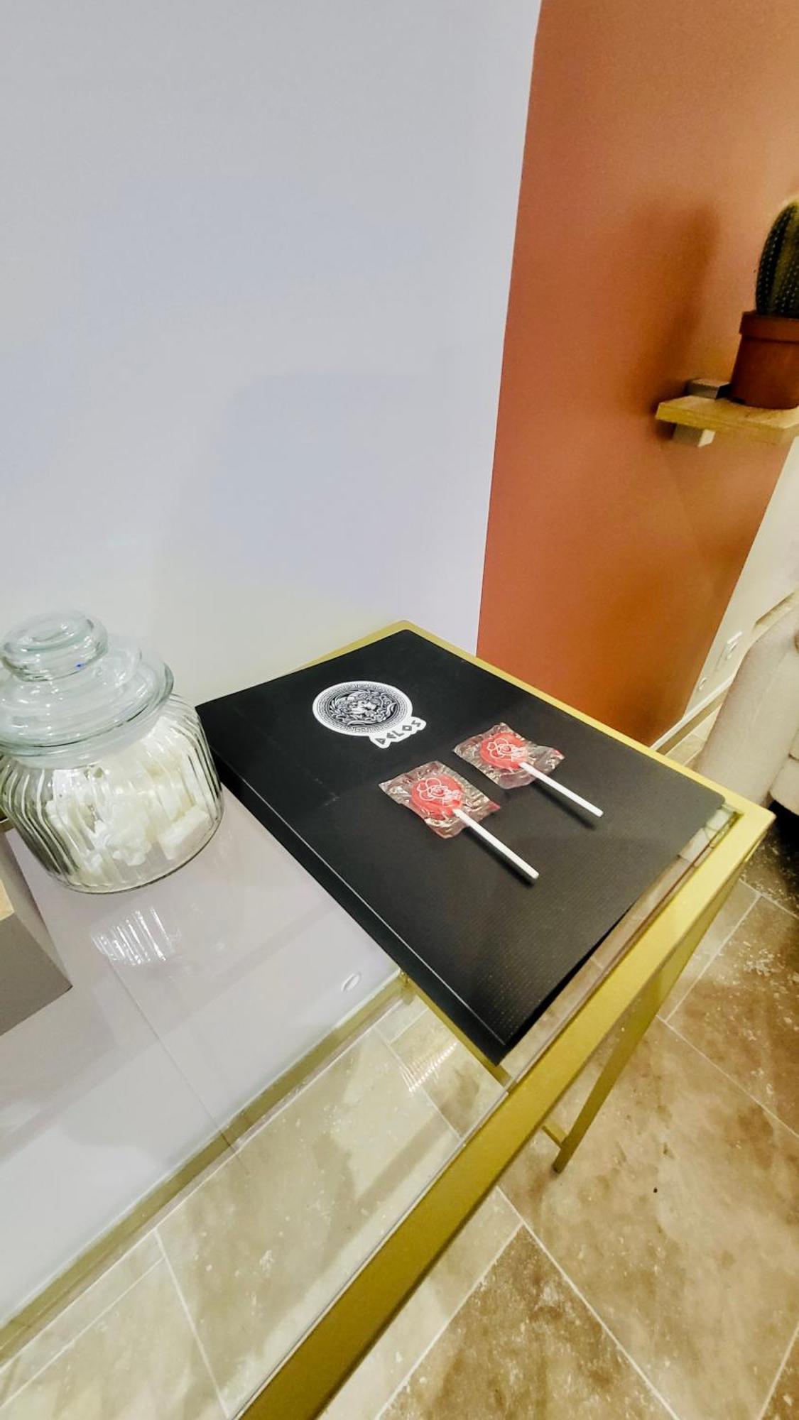 - La Suite Delos - Jacuzzi 2 Places - Centre Ville A Pied - Lit Queen Size - Parking Privee - Wifi - City Center Within Walking Distance - Quimper Esterno foto
