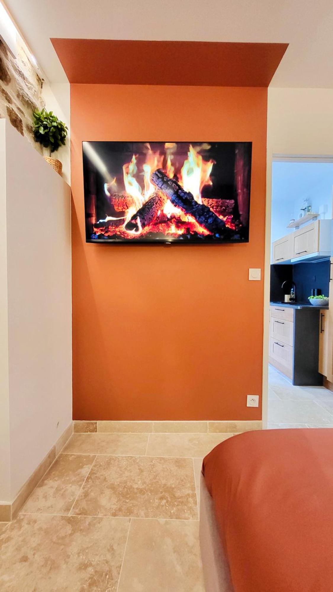 - La Suite Delos - Jacuzzi 2 Places - Centre Ville A Pied - Lit Queen Size - Parking Privee - Wifi - City Center Within Walking Distance - Quimper Esterno foto