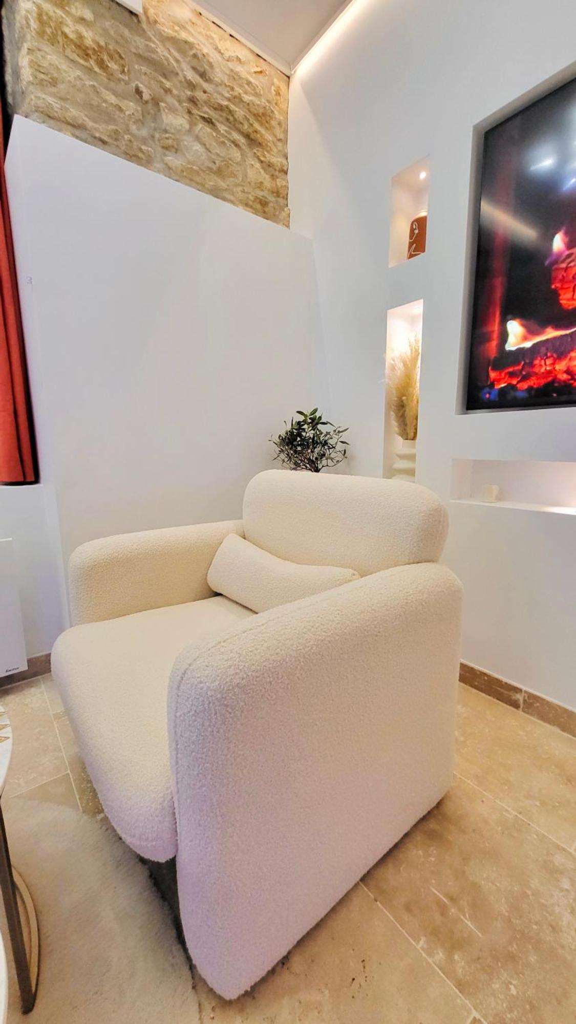 - La Suite Delos - Jacuzzi 2 Places - Centre Ville A Pied - Lit Queen Size - Parking Privee - Wifi - City Center Within Walking Distance - Quimper Esterno foto